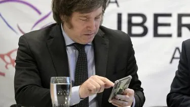 Milei postergó un día su viaje a EE.UU. y tiene previsto volar este lunes