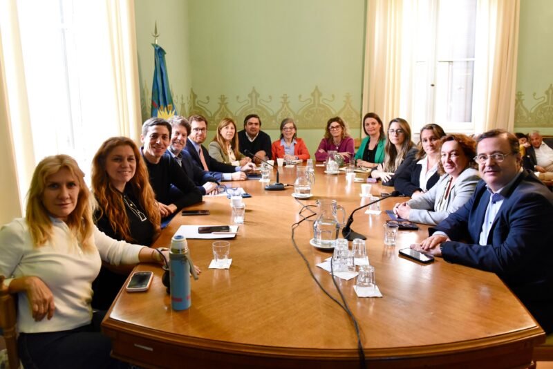 Legisladores de los bloques UCR – Cambio Federal analizaron el Presupuesto Nacional y reclamaron el envío del Presupuesto Provincial 2026