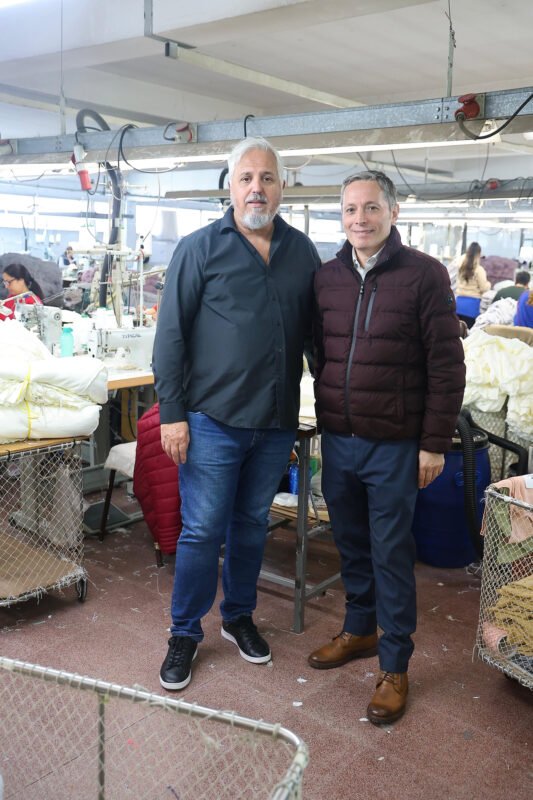 Fernando Gray visitó la fábrica de Mauro Sergio y se interiorizó sobre la industria textil de Mar del Plata