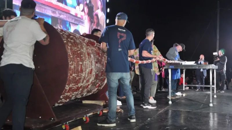 Tandil vuelve a tener el salame más largo del mundo: 487,22 metros