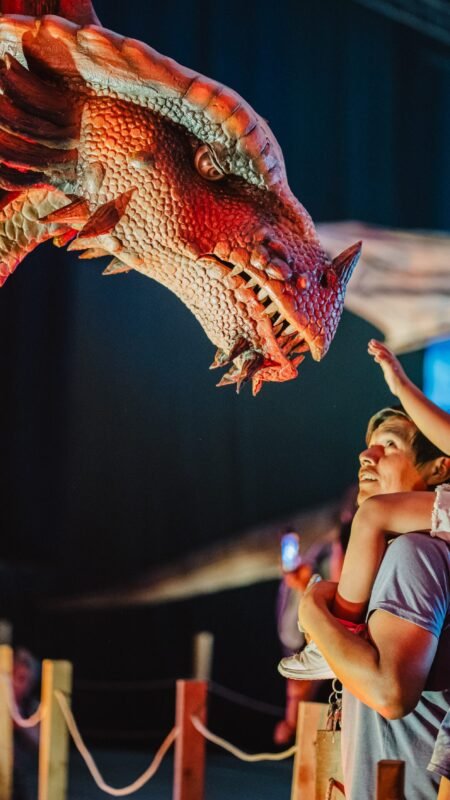 Con dinosaurios, dragones y el Mundo Jurásico llega la propuesta más épica del verano