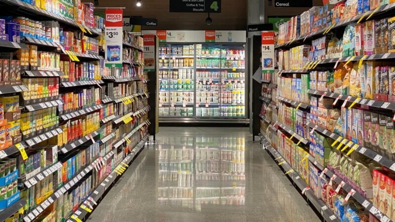 Noviembre en rojo: Supermercados y farmacias arrastran al consumo a una nueva caída