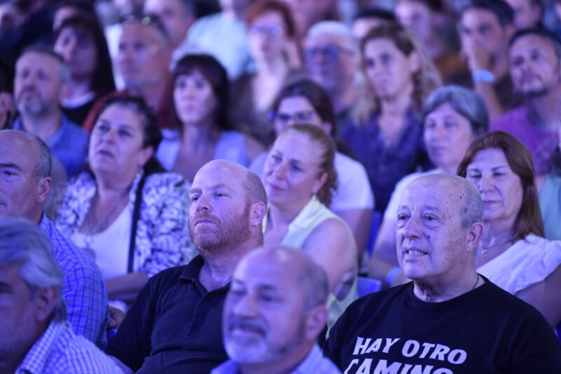 Paredi y Wini articiparon del plenario del MDF encabezado por Axel Kicillof