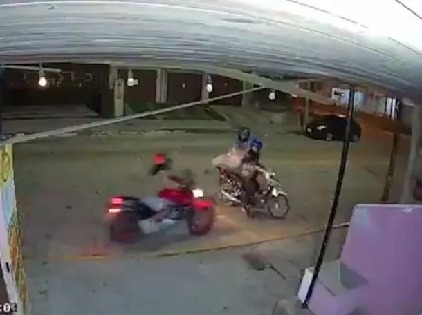 Dos turistas escaparon de motochorros armados en Mar del Plata con una arriesgada maniobra