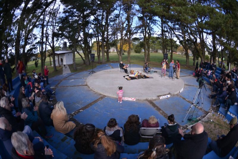 El verano y el arte en La Caleta