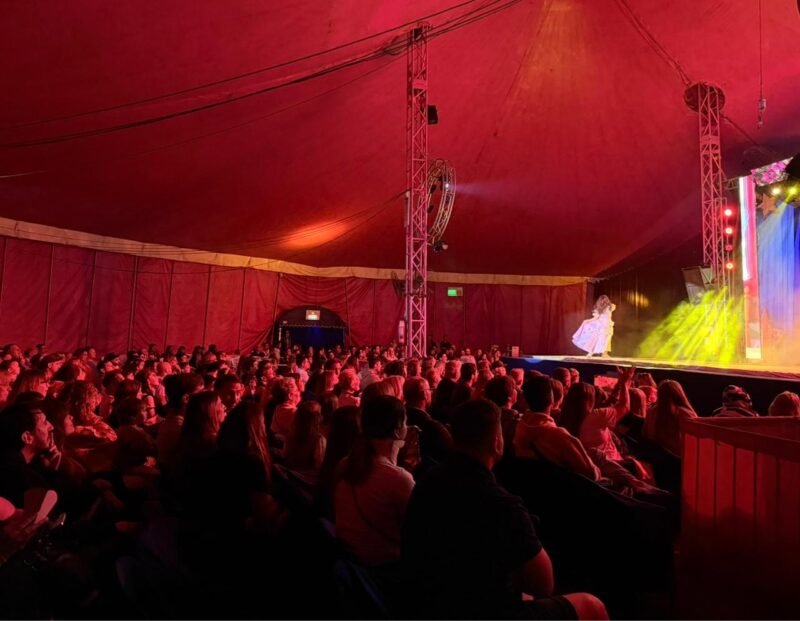 ¡Debut mágico en Mar del Plata! “Fantasía Sobre Hielo” deslumbró con circo, acrobacias y nieve en vivo
