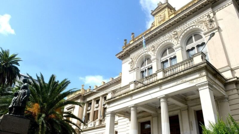 Kicillof oficializó los nuevos nombres del Consejo General de Educación