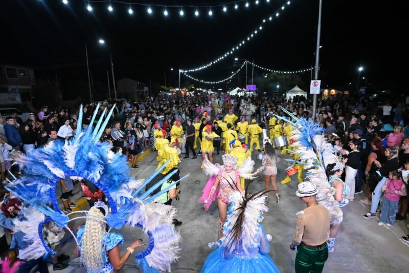 El carnaval llenó de alegría y color Camet Norte