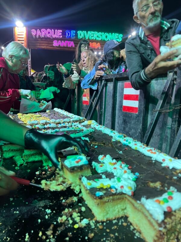 Santa Clara celebró sus 77 años con la tradicional torta gigante