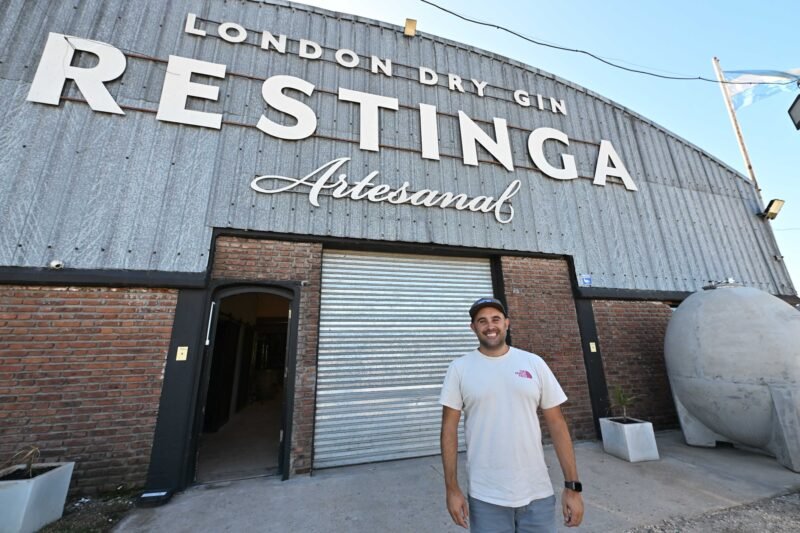 Restinga lanzará un gin en homenaje a la histórica Esquina de Argúas