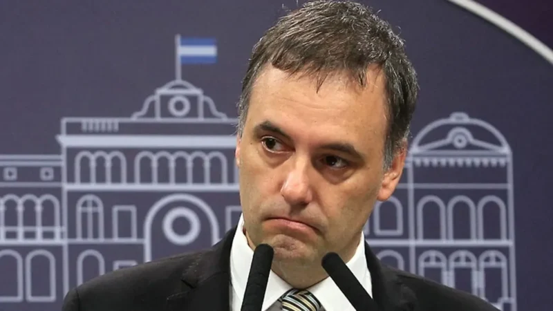 Adorni salió a pedir disculpas por sus dichos