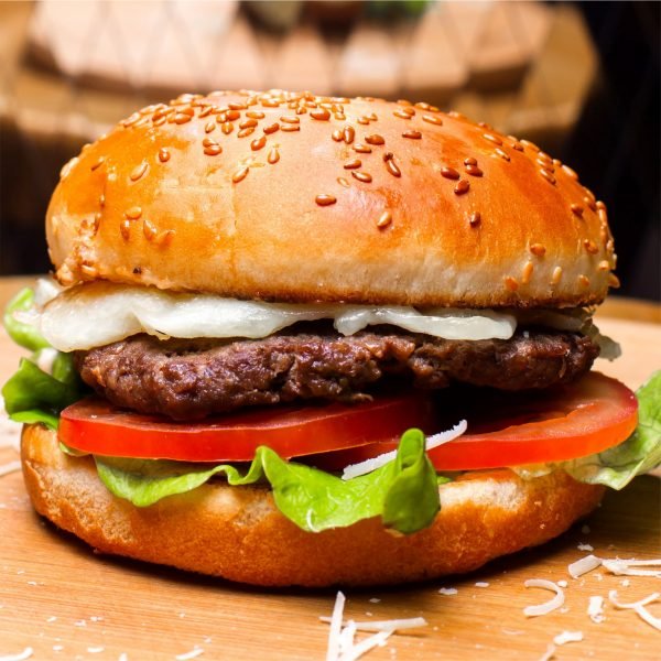 Soluciones prácticas: Hamburguesas La Plata pisa fuerte con su propuesta de congelados y combos para eventos