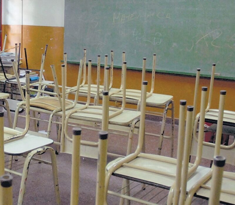 Docentes convocan a un paro nacional con movilización y reclaman un salario mínimo de 2,8 millones de pesos