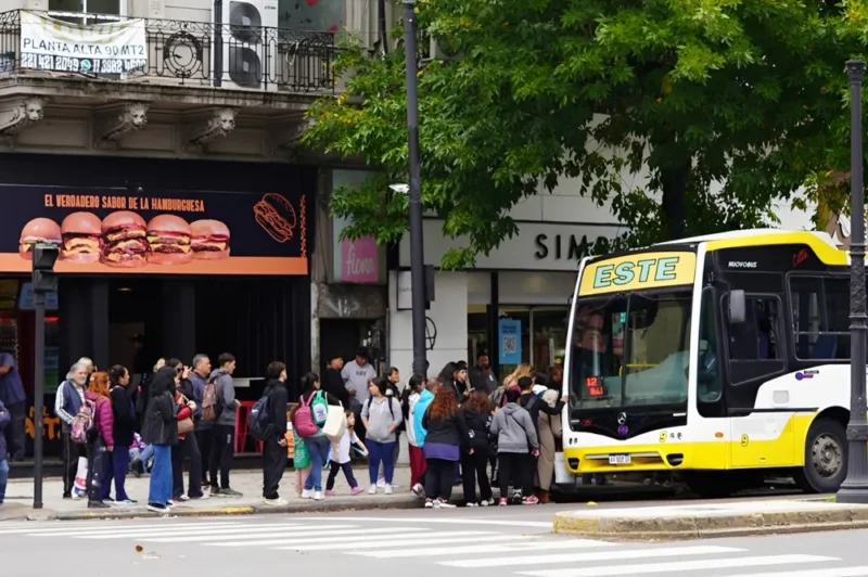 Aumento en el transporte público: tarifario completo para viajar en tren y en micro