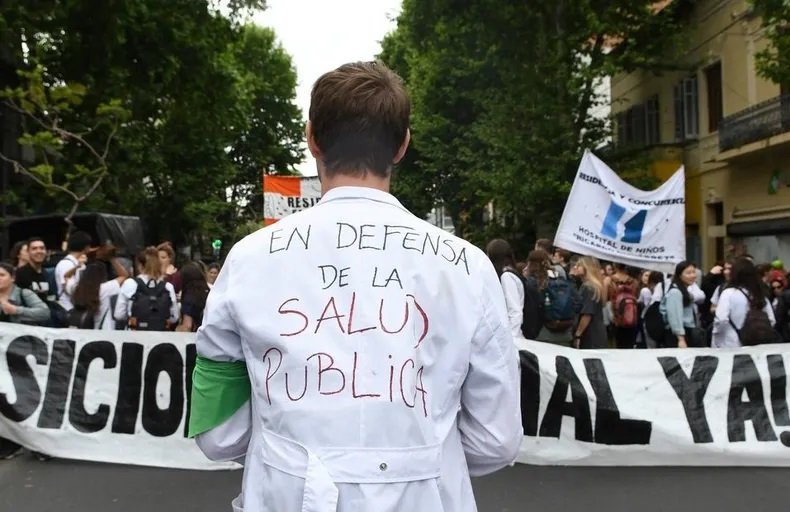 Nueva semana de protestas para el Gobierno: convocan a una Marcha Federal en defensa de la salud pública