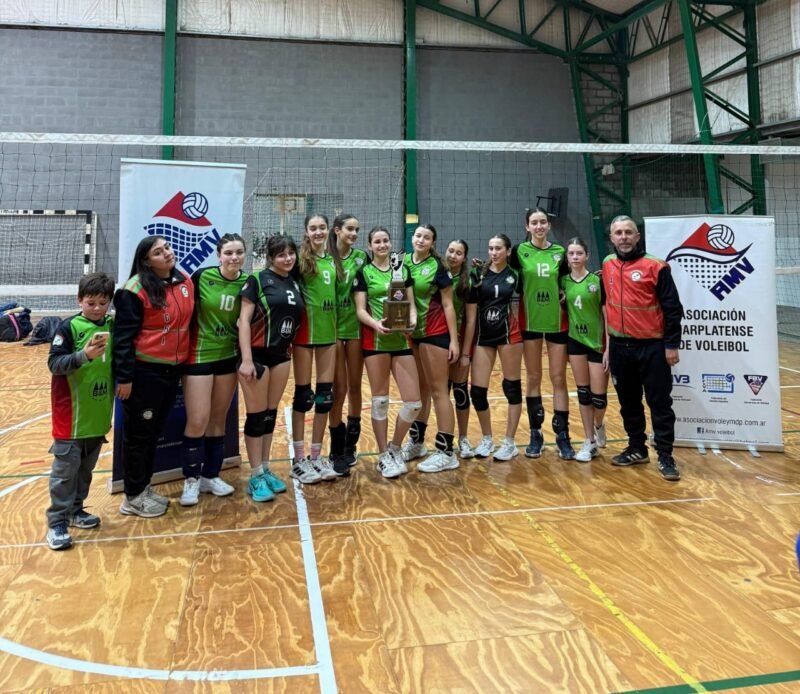 Fomento Mar de Cobo brilló en las finales del Apertura de vóley y se quedó con dos títulos