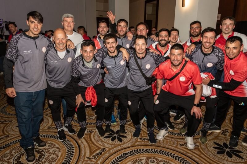 Mar del Plata recibió al fútbol sénior con una gala inaugural que reunió a 20 equipos