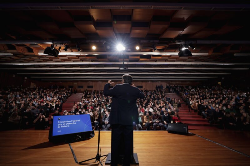“La Argentina tiene muchas oportunidades: para aprovechar los recursos, la ciencia y la industria, necesitamos construir una estrategia nacional de desarrollo”