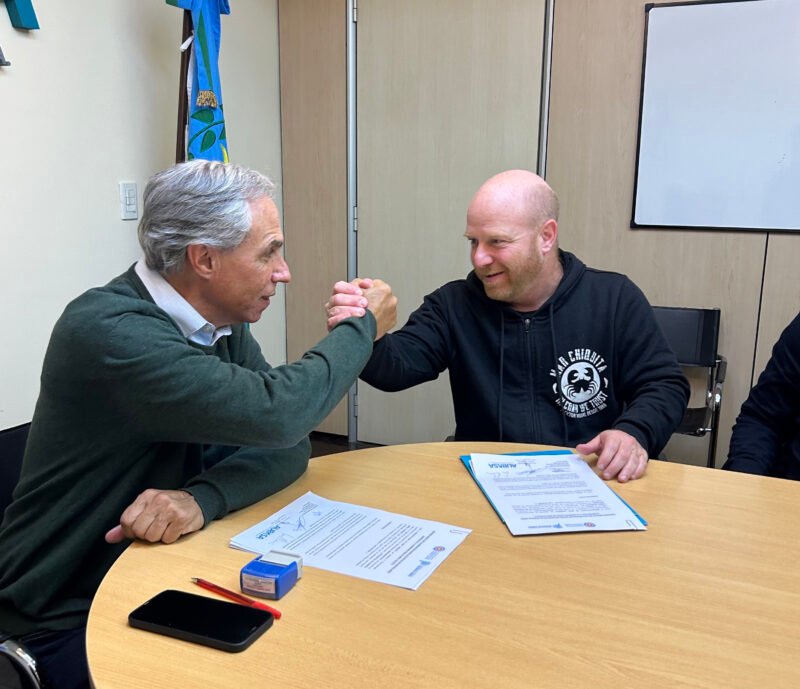 Wischnivetzky firmó un convenio con Aubasa para pavimentar calles colectoras