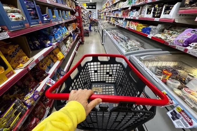 El 60% de los hogares bonaerenses se endeuda para comprar alimentos
