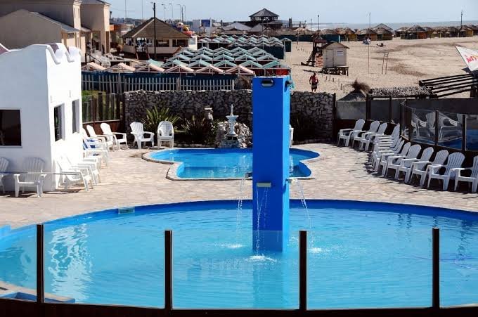 Verano 2027: cuánto cuesta reservar una carpa en la playa y las diferencias de precios entre Santa Clara y Mar del Plata