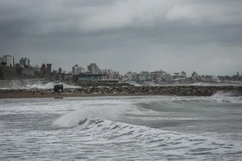 Domingo con tormentas y fuertes ráfagas en Mar del Plata: rige alerta amarilla