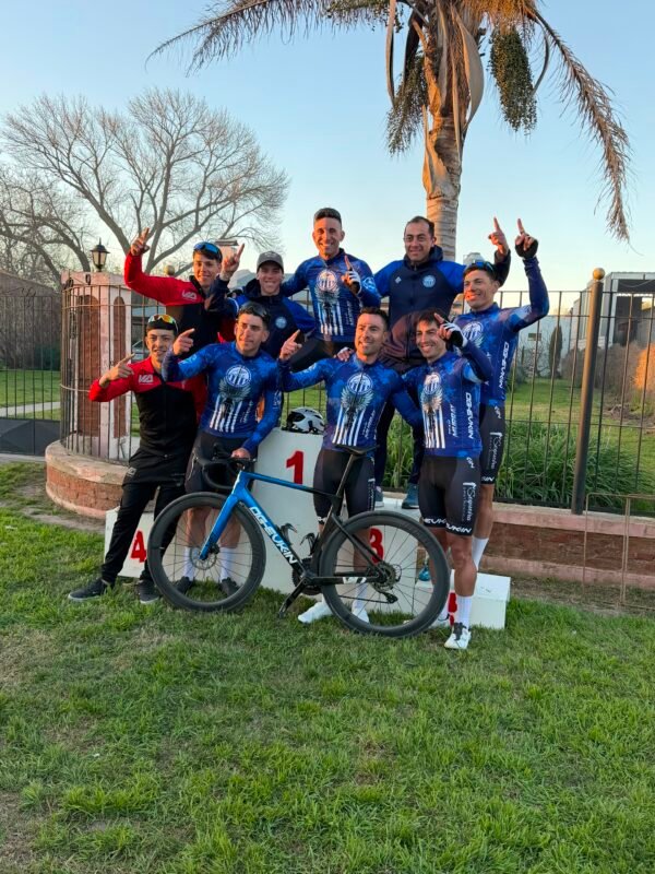 El Club de Empleados de Comercio volvió a hacer historia y sumó su tercera victoria en el ciclismo