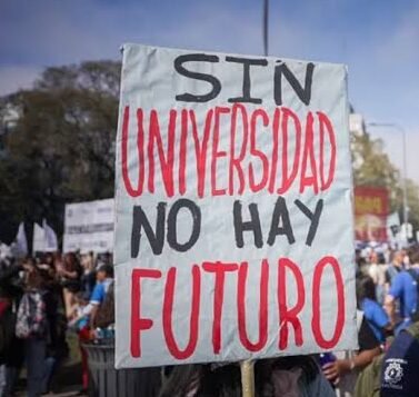 Docentes universitarios rechazaron la suba salarial y vuelven al paro este miércoles