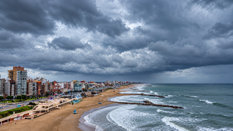 Sábado gris y con chaparrones, cómo estará el clima en la costa