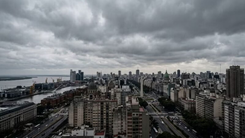 Domingo fresco y nublado en el AMBA: cómo estará el tiempo hoy