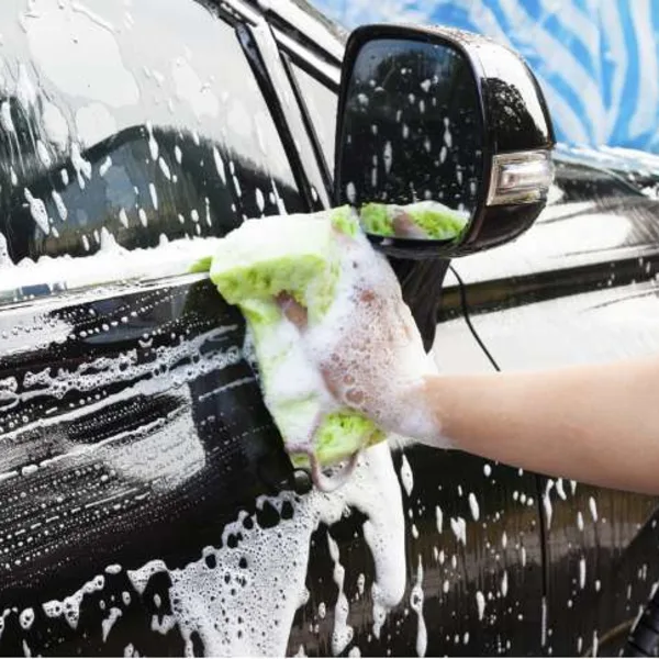 Esta semana no se esperan lluvias y Lavadero Constitución lanzó una promo: lavás dos autos y pagás uno